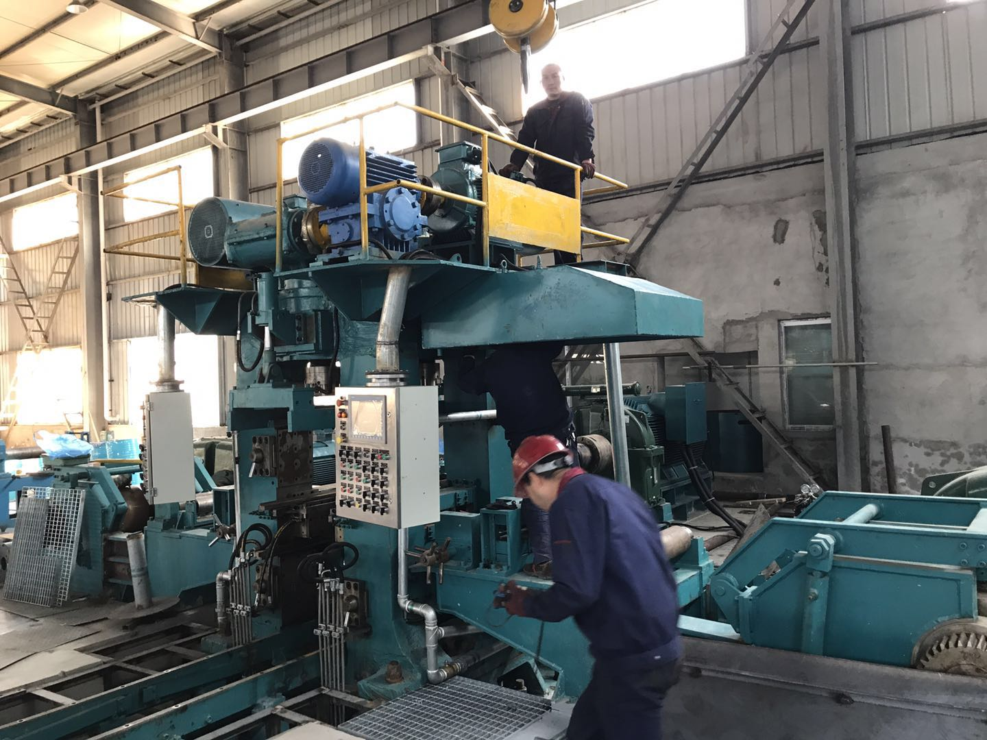 图1 宁波某不锈钢厂冷轧机现场照片